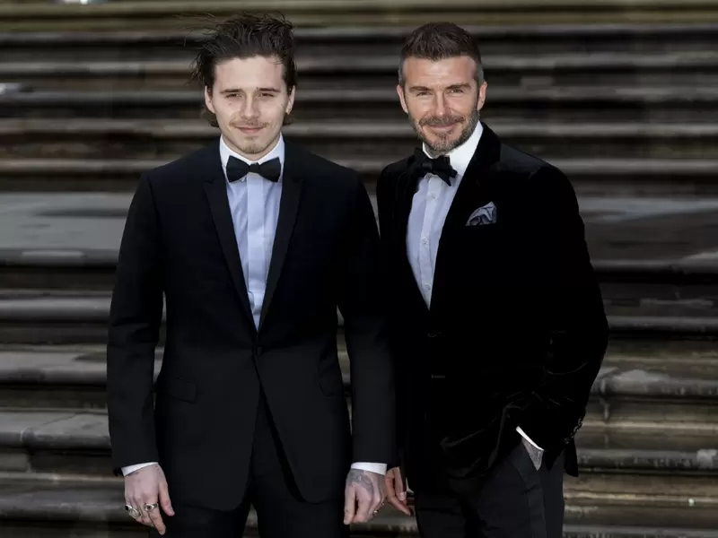 Brooklyn Beckham junto a su padre David Beckham Brooklyn Beckham junto a su padre David Beckham