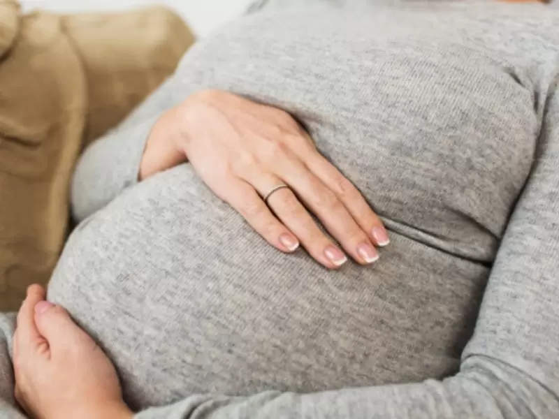 Los familiares pidieron apoyo ante la falta de recursos para la atención de la mujer.