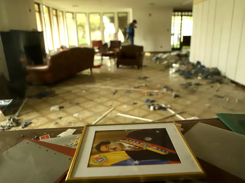 Consulado de Venezuela abandonado en Bogotá / vandalismo en consulado de Venezuela