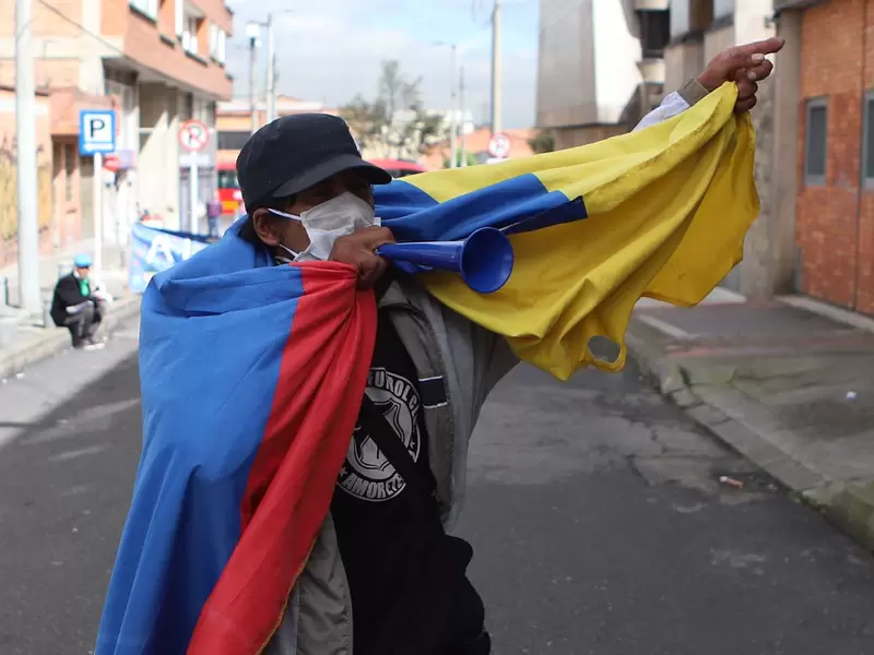 La protesta de familias de Altos de la Estancia en Caja de Vivienda Popular