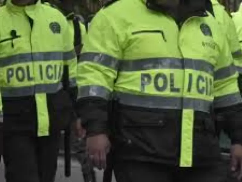 El uniformado fue capturado por sus compañeros de la estación de Policía.