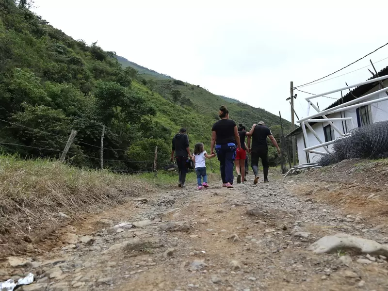Traslado de excombatientes del ETCR Santa Lucía hacia Mutatá.