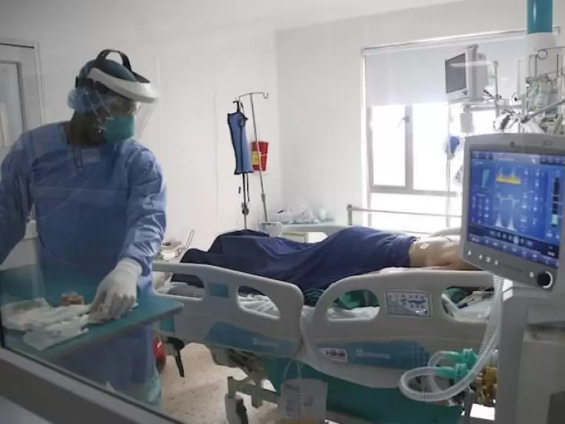 Médicos en Medellín piden que se reconozca el talento local y nacional.