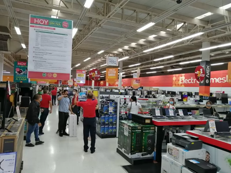 Centro comercial día sin IVA en Cúcuta.