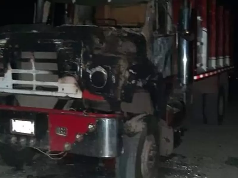 Vehículo Incinerado por el Epl