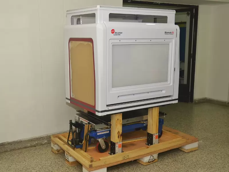 robot laboratorio Universidad de Cartagena