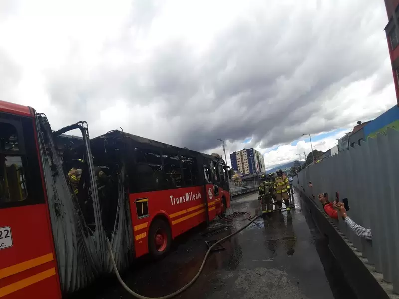 Articulado se incendió por la Avenida Jiménez