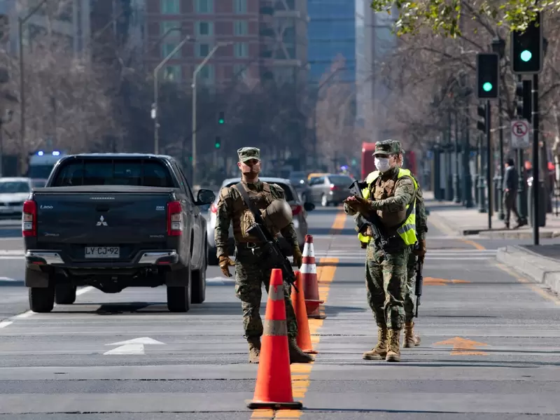 Militares prestan vigilancia en Chile en medio de pandemia