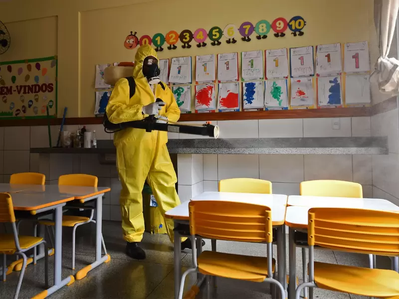 Regreso de niños a colegios / coronavirus en Brasil