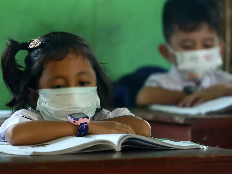 Regreso de niños a colegios en pandemia