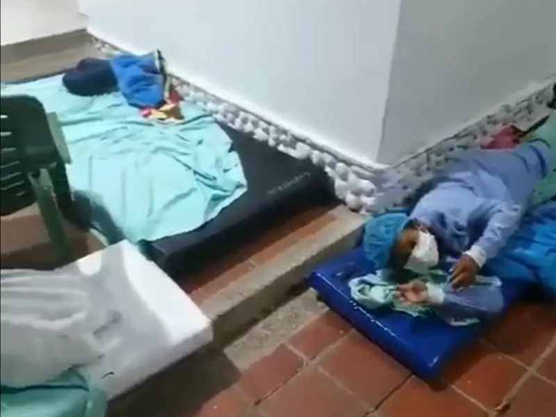 le deben hasta 11 meses de salario al personal medico