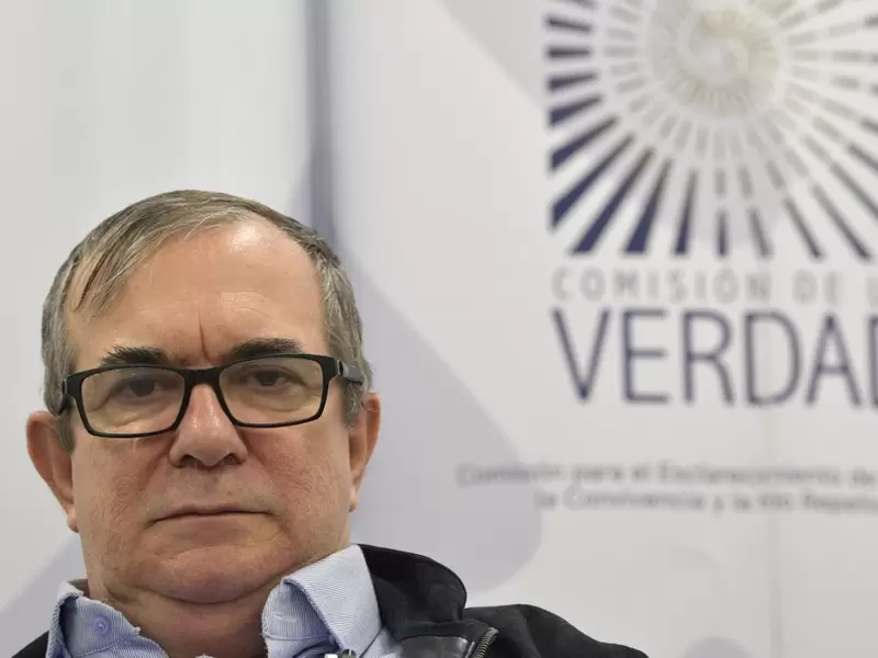 El presidente del partido Farc, Rodrigo Londoño ("Timochenko"), asiste a la Comisión de la Verdad, en Bogotá.