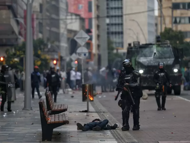 PROTESTAS CONTRA EL ABUSO DE LA POLICÍA PROTESTAS CONTRA EL ABUSO DE LA POLICÍA