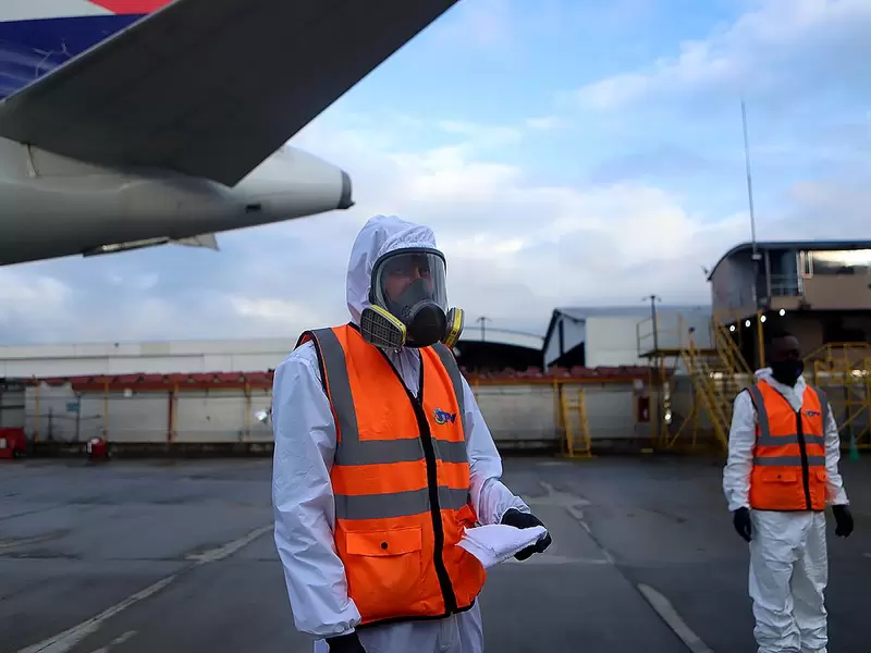 Desinfección de avión de Latam