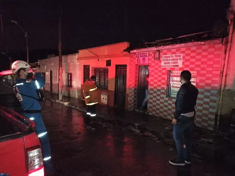 55 viviendas afectadas y cierres parciales de vías, dejó la emergencia.