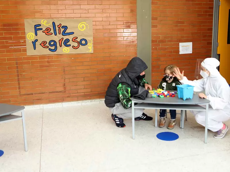 Jardines infantiles vuelven en pandemia / Niños en medio de covid-19