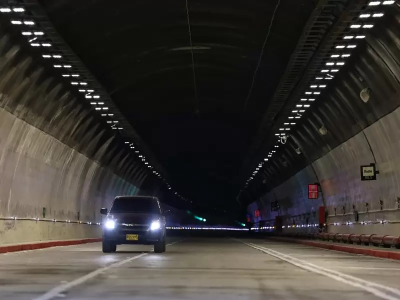 TÚNEL DE LA LÍNEA TÚNEL DE LA LÍNEA