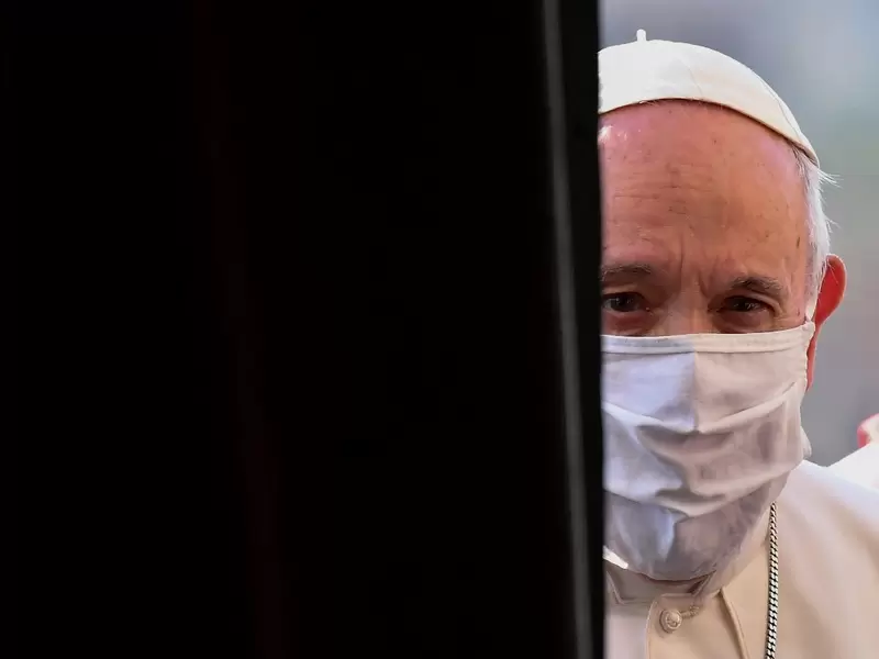 Papa Francisco llegando a la Basílica de Santa María en Aracoeli, en Roma.