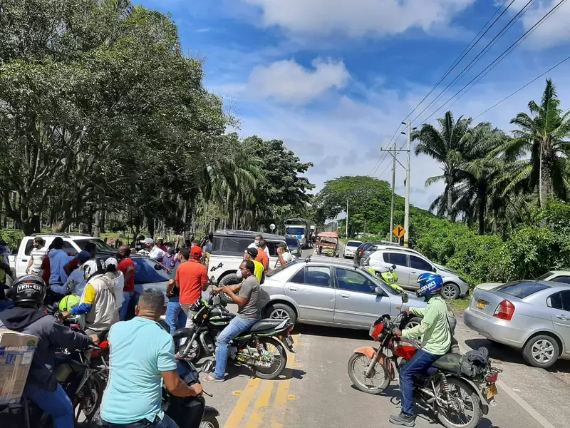 Continúan la protesta por parte de la población de El Retén por la tarifa diferencial para los habitantes de la zona