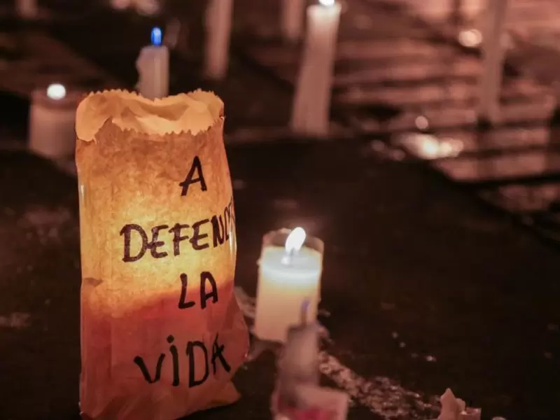 Referencia asesinato de líderes.