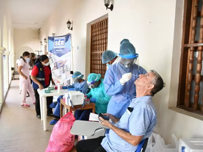 Contagios en adultos mayores