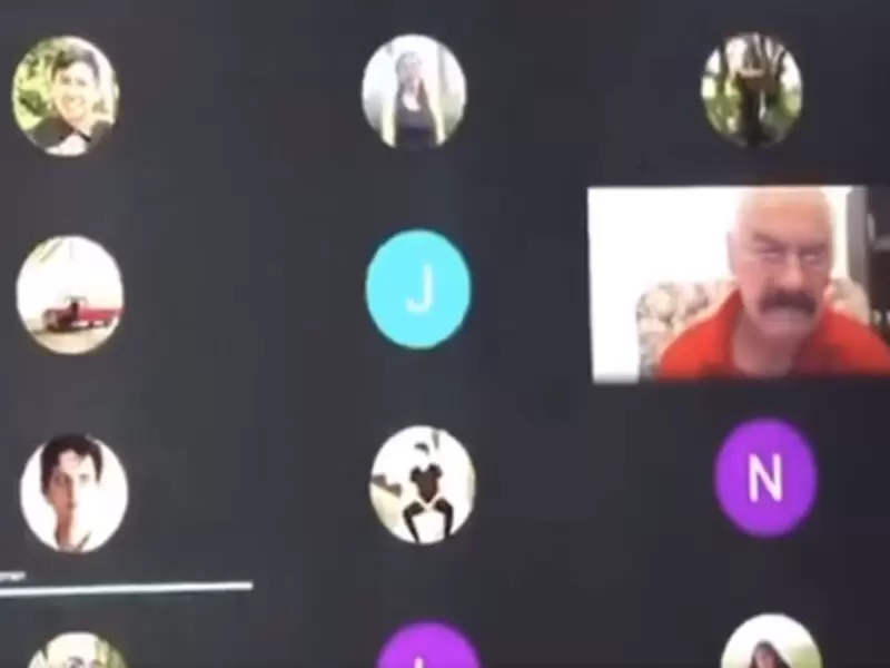Profesor recibió sentido homenaje en clase virtual y terminó llorando
