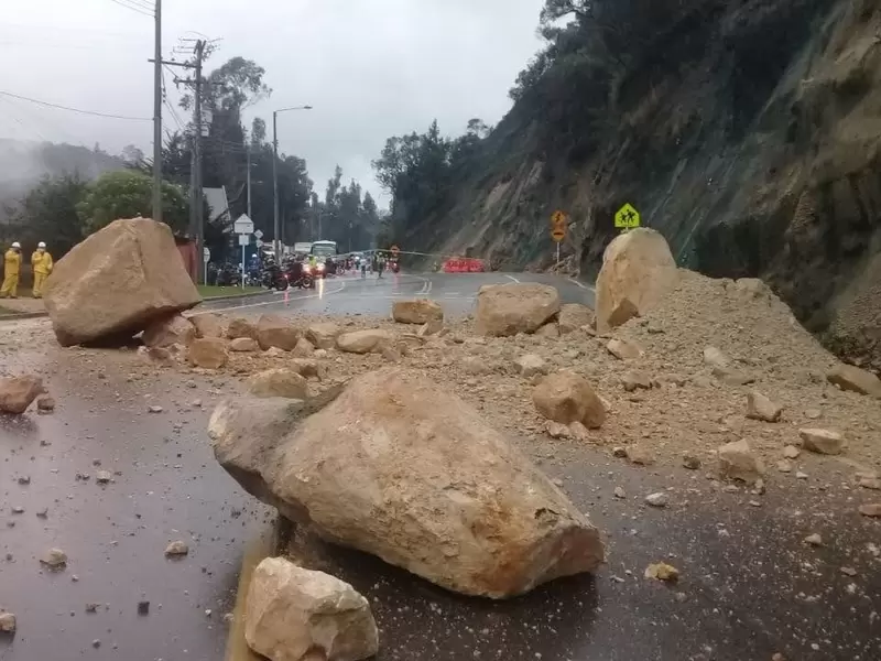 Caída de rocas vía La Calera Caída de rocas vía La Calera