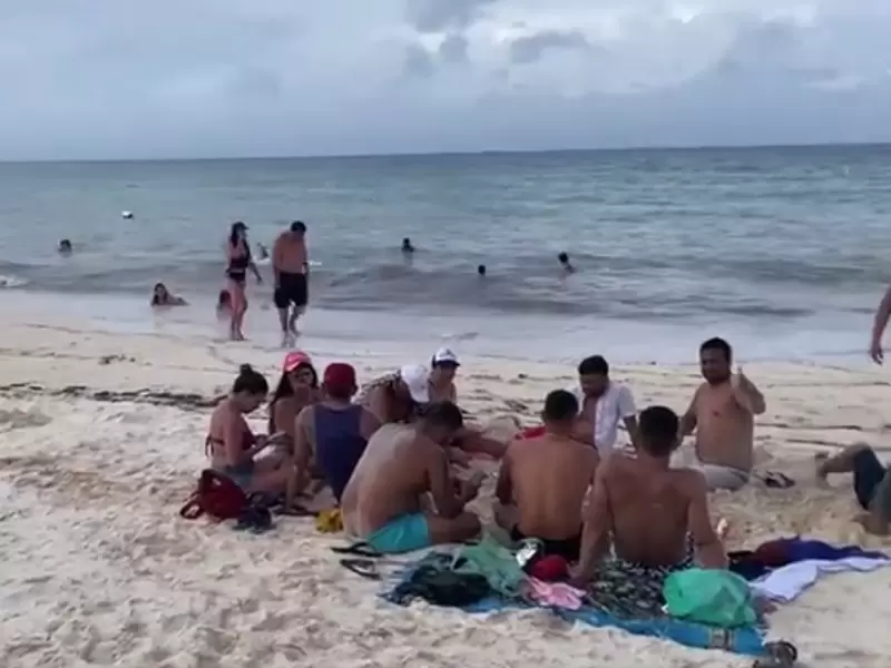 Turistas en San Andrés después del paso del huracán Iota