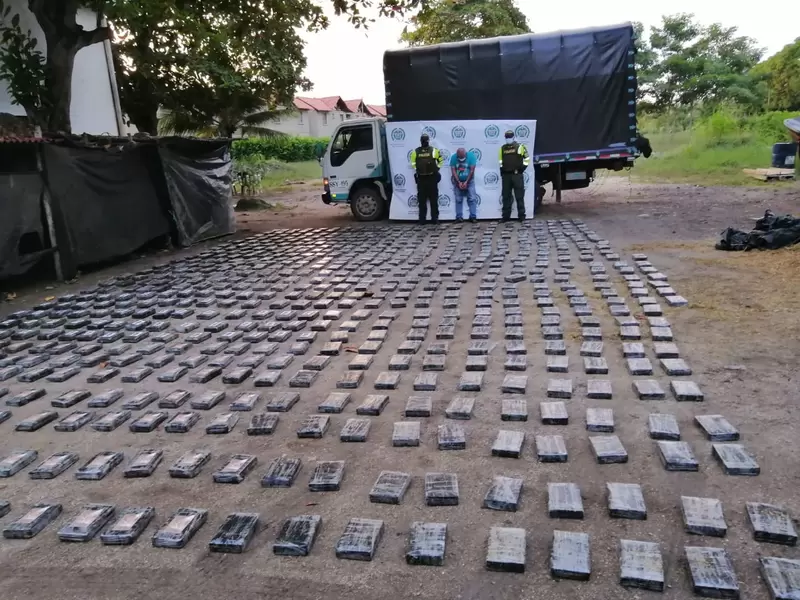 Policía Nacional en Sucre se incauta de 682 Paquetes de Clorhidrato de Cocaína presumiblemente pertenecientes al grupo Armado Organizado Clan del Golfo