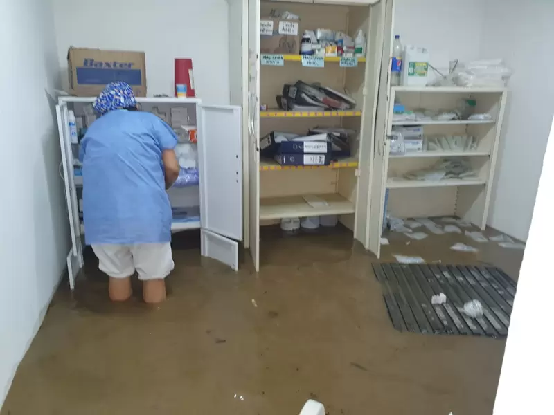 El puesto de salud se inundó junto a los colegios y albergues