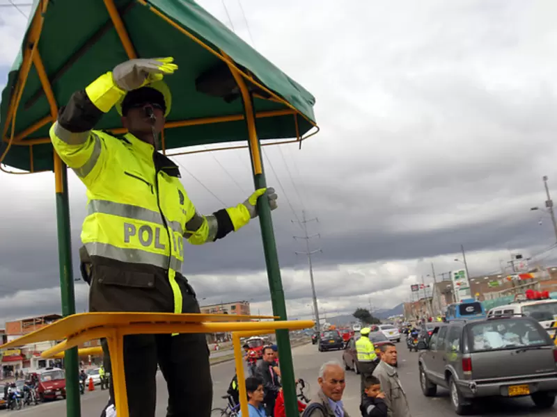 POLICÍA DE TRÁNSITO POLICÍA DE TRÁNSITO