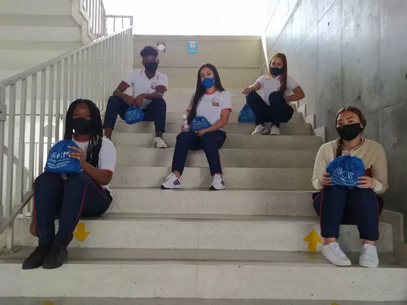 Retorno a clases en Medellín bajo el modelo de alternancia.