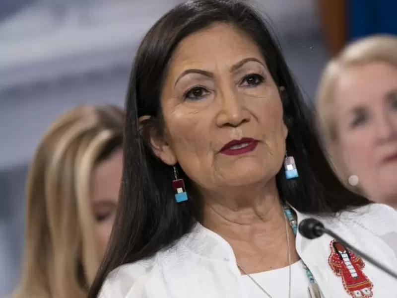 Diputada Deb Haaland, nominada por Biden a secretaría del Interior