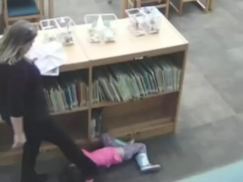 Profesora pateó a niña