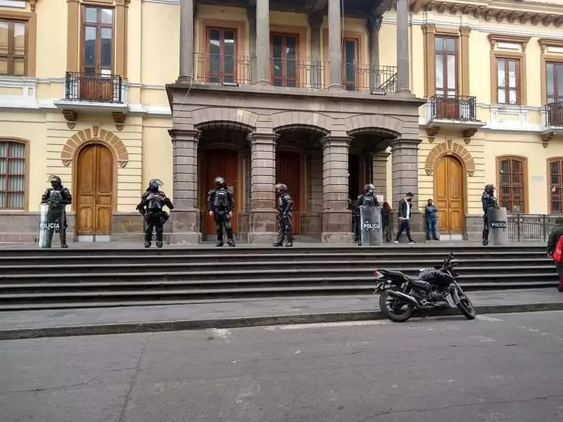 Estudiantes de la Universidad de Nariño se tomaron las instalaciones de la Gobernación, rechazando la encargatura del rector.