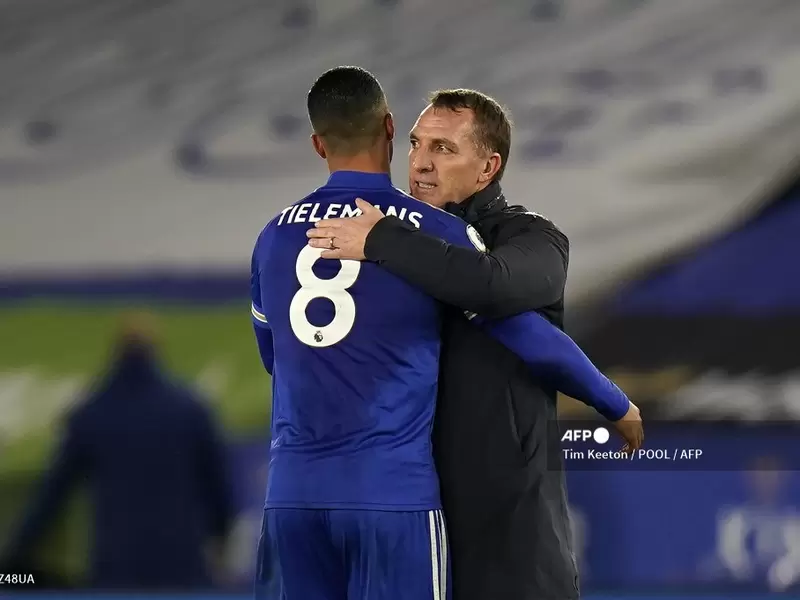 Youri Tielemans y Brendan Rogers Youri Tielemans y Brendan Rogers