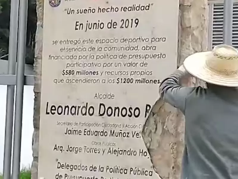 Atacan instituciones públicas de Chía para bajar placas conmemorativas