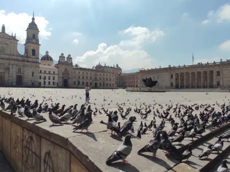 Plaza de Bolívar, en Bogotá, en pleno toque de queda