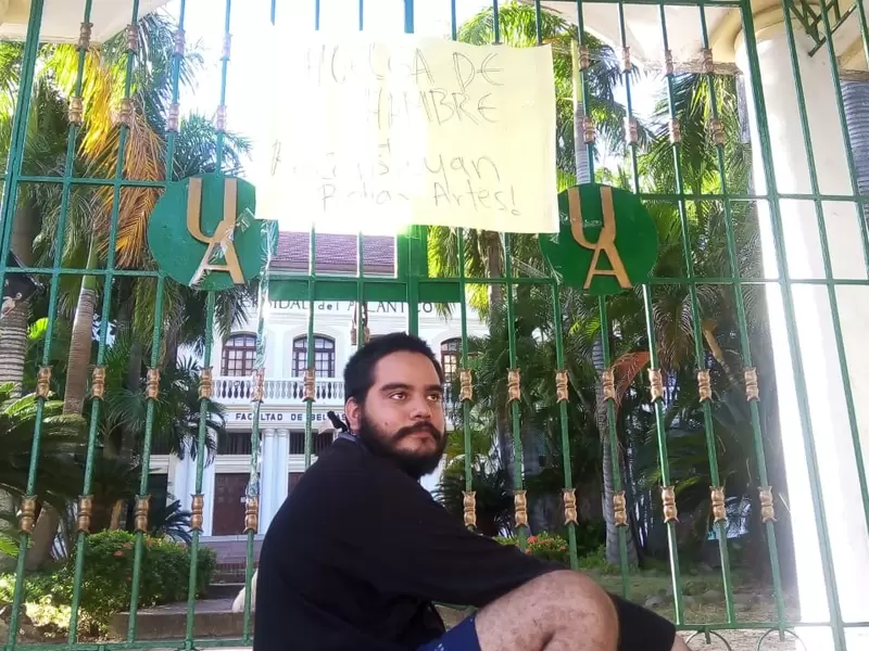 Madre de huelguista Elías Lacouture, denuncia amenazas