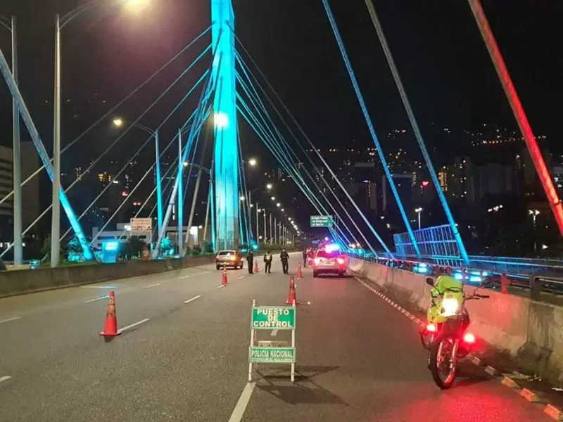 Referencia toque de queda en Medellín.