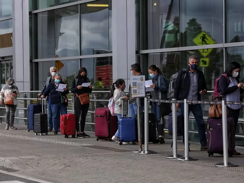 Llegada de viajeros a Colombia al aeropuerto El Dorado