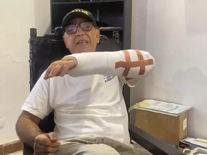 Aparece alcalde Cartagena con el brazo izquierdo fracturado