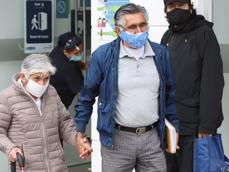 Vacunación en Bogotá / vacunación de tercera edad / Coronavirus en Colombia Vacunación en Bogotá / vacunación de tercera edad / Coronavirus en Colombia