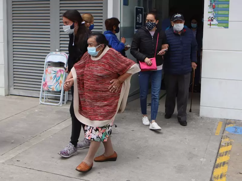 Vacunación en Bogotá / vacunación de tercera edad / Coronavirus en Colombia Vacunación en Bogotá / vacunación de tercera edad / Coronavirus en Colombia