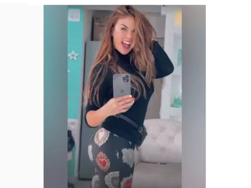 Sara Uribe ahora se ve nalgona Sara Uribe ahora se ve nalgona