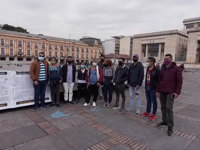 Plantón de colonia de Amazonas en Bogotá por vacuna contra covid-19