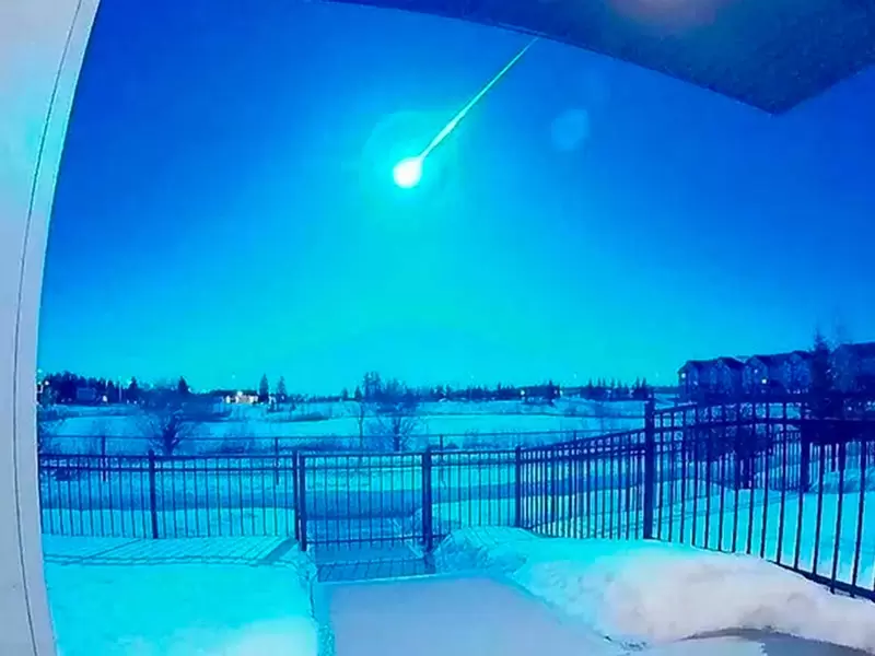 Meteorito azul en el cielo de Canadá