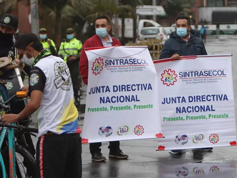 UNP – Escoltas de Unidad Nacional de Protección protestan en Bogotá