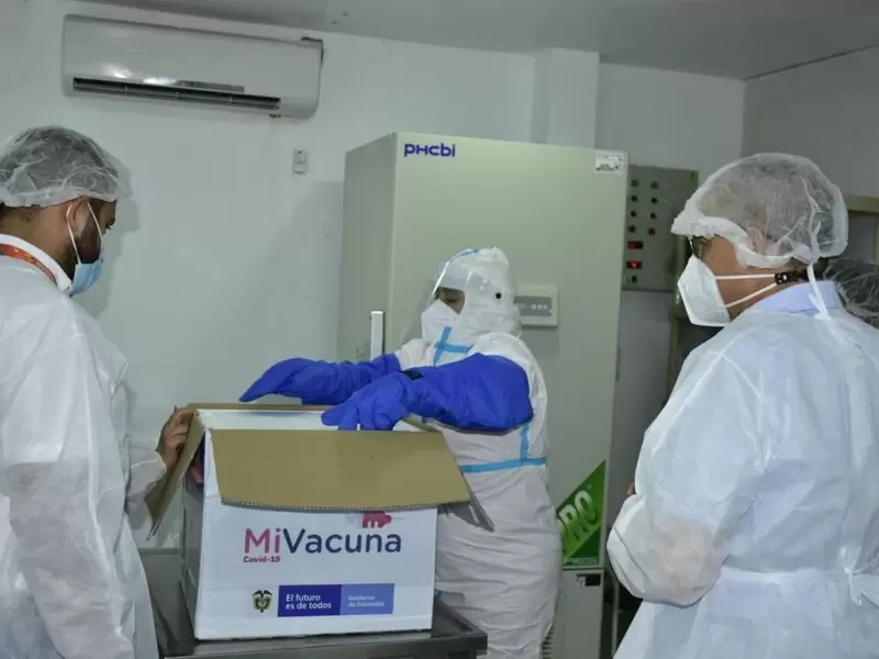 Autoridades disponen logística para jornada de vacunación adultos mayores de 80 años.