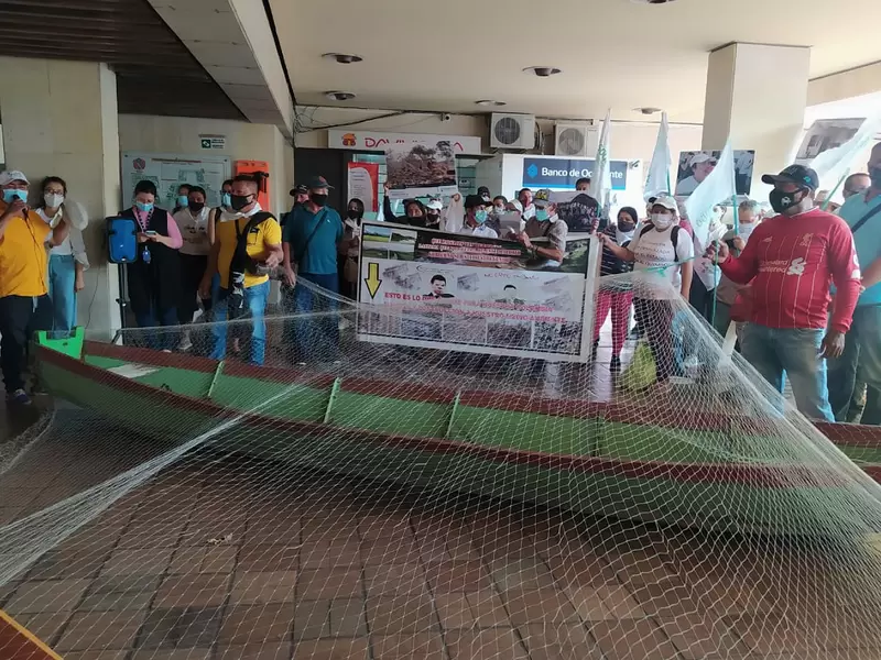 Afectados por el Quimbo se tomaron la Gobernación del Huila